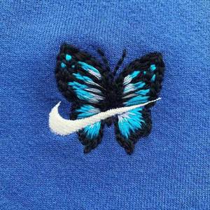 日本美女裸耸进去
