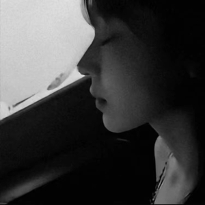 日本美女裸耸进去
