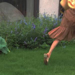 日本美女裸耸进去
